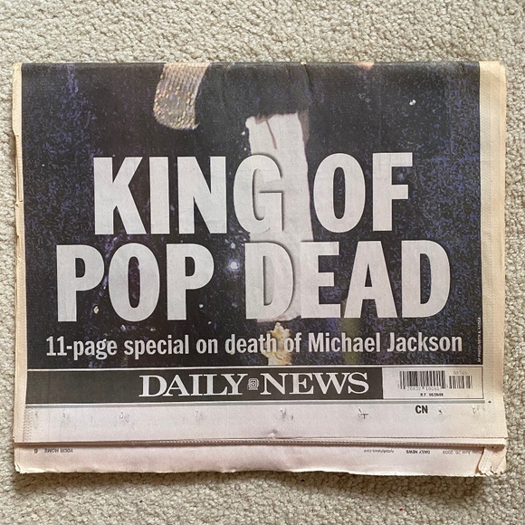 Two NY Daily Newspapers I Coverage of deaths of Michael Jackson & Farrah Fawcett - Picture 3 of 11